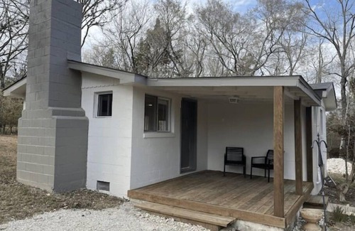 Eagle Rock House | The Cottage a Cozy cabin at Table Rock Lake - two blocks to water
