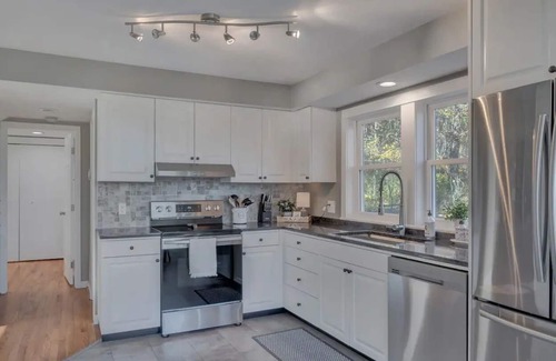 Afton Cottage | The Cottage @ Afton Mountain- Close to Wineries and the Blue Ridge Tunnel!