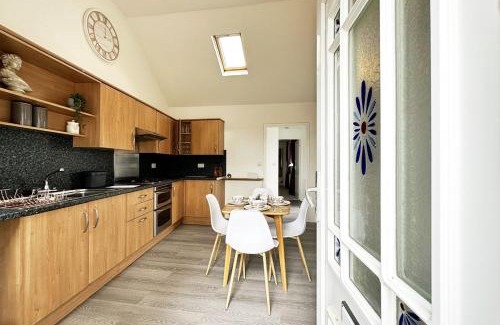 Newquay House | The Cottage Annex