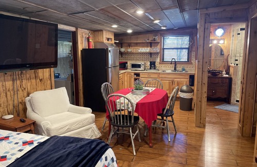 Hunt Cottage | The Cottage At Axis Hill Farm with Private Riverfront