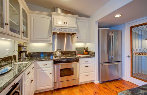 Park Hill Cottage | THE COTTAGE AT CAMBRIA. Our Guests Love It! Book For Summer. Check The Reviews