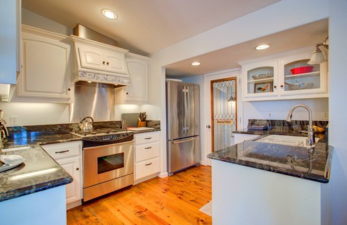 Park Hill Cottage | THE COTTAGE AT CAMBRIA. Our Guests Love It! Book For Summer. Check The Reviews