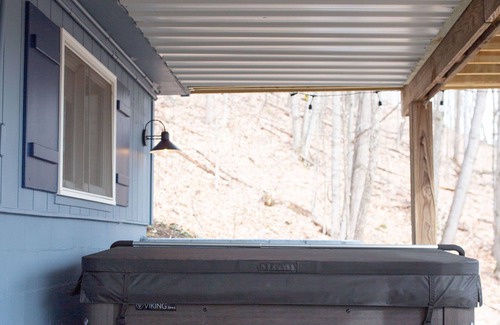 Bellaire House | The Cottage at Glacial Hills with hot tub!