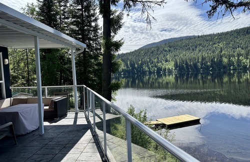 Eagle Creek House | The Cottage at Hawkins Lake: a Lakefront Paradise