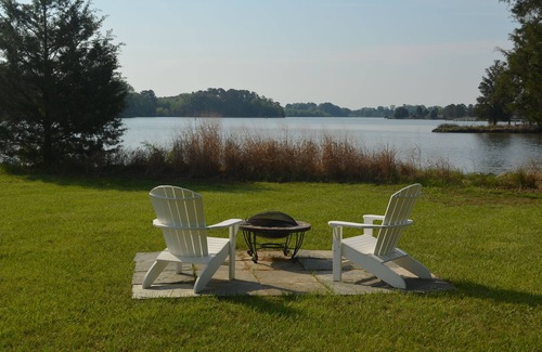 Cambridge Cottage | The Cottage at Heron Cove is a Cozy waterfront cottage on a Secluded Peninsula