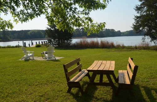 Cambridge Cottage | The Cottage at Heron Cove is a Cozy waterfront cottage on a Secluded Peninsula