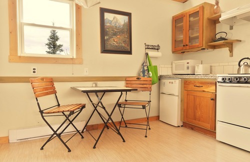 Driggs Cottage | The Cottage at Heron Glass in Driggs