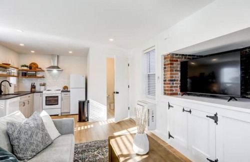Witmer Cottage | The Cottage at Legacy Manor