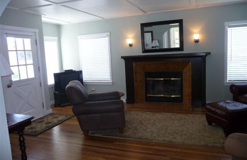 Aptos House | The Cottage at Seacliff - Block and half to the beach