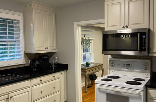 Burlington House | "The Cottage at Spruce" Tranquil, Cozy and Rustic
