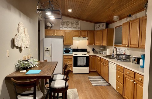 Damascus House | The Cottage at Willow Tree Retreat Damascus, Va