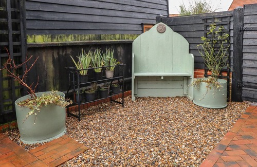 Diss Cottage | THE COTTAGE BARN, romantic, character holiday cottage in Rickinghall