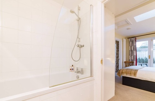 Hurstbourne Tarrant House | The Cottage -Bungalow Ensuite + Patio