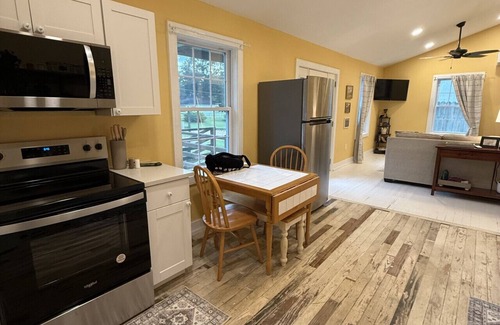 Jackson Apartment | The Cottage by Raven`s Keep