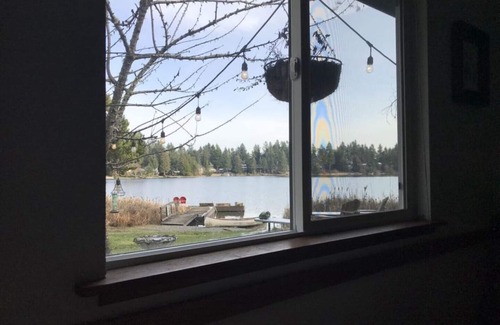 Anderson Island House | The cottage by the lake