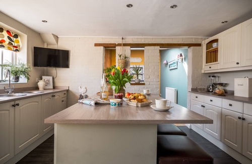 Dawlish Cottage | The Cottage - Characterful, coastal with hot tub
