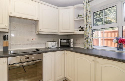 Middle Winterslow Cottage | THE COTTAGE, family friendly, with open fire in Winterslow
