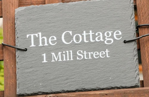 Hayfield House | The Cottage