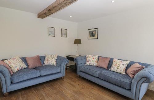 Malmesbury House | The Cottage