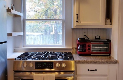 Georgetown Cottage | The Cottage @ Georgetown Square. 5% weekly discount; 10% monthly discount.
