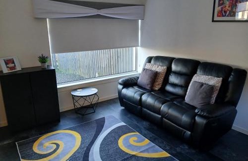 Coatbridge House | The Cottage - Hot Tub - nr Glasgow - self check-in