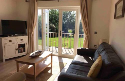 Grendon House | The Cottage in Baxterley. Peaceful home from home. Beautifully finished.