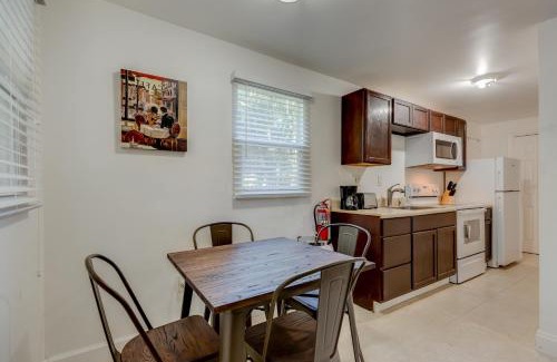 River Oaks House | The Cottage in The Oaks - By Avi