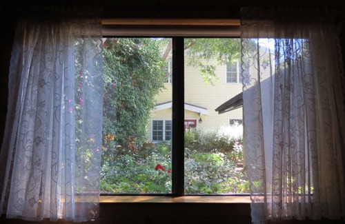 South Redondo Cottage | THE COTTAGE IN THE GARDEN , WITH A SECLUDED SPA AND BIKES