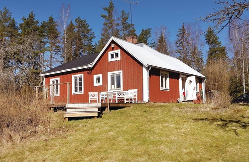 Urshult House | The cottage is close to the lake Åsnen and also has the forest close to the property.