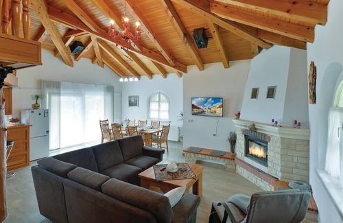 Jalzabet House | The cottage is located in nature, surrounded by vineyards, fruit trees, ornamental plants and other