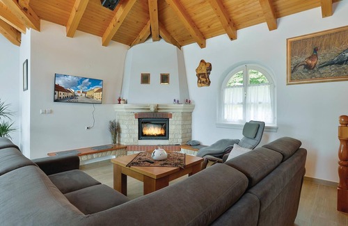 Jalzabet House | The cottage is located in nature, surrounded by vineyards, fruit trees, ornamental plants and other