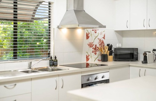 Kewarra Beach Apartment | The Cottage - Mountain Views 1BR - 5 min to Beach