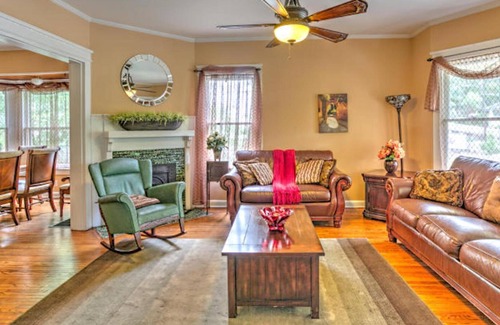 North Chattanooga House | The Cottage of North Chatt - Sleeps 12!