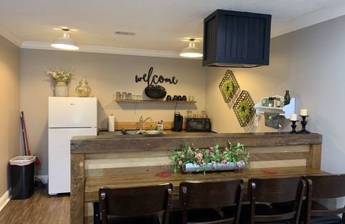 Brandon House | The Cottage on College Street