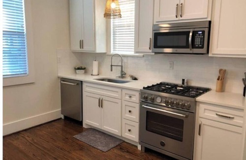 Brenham Cottage | The Cottage on Main