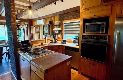 Georgetown Cottage | The cottage on the Credit River, cast a line or float lazily down the river.