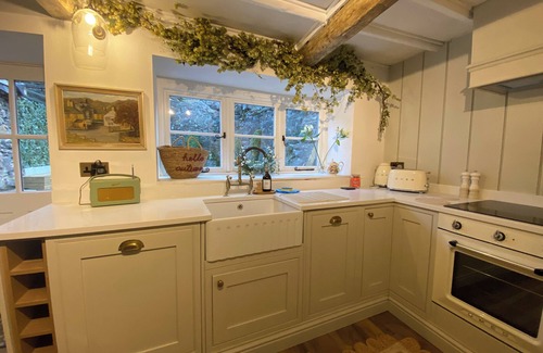 Castleton Cottage | THE COTTAGE ON THE ISLAND, with open fire in Castleton, Peak District