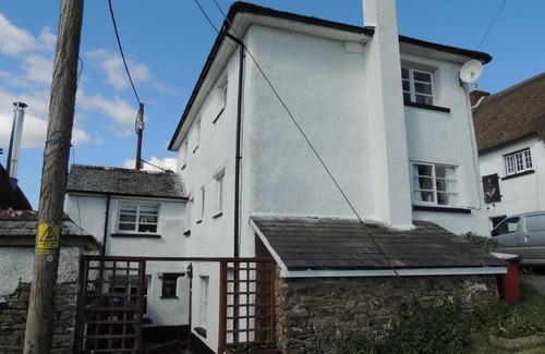 Iddesleigh House | The Cottage on the Green