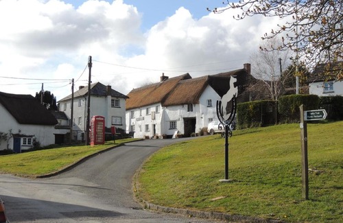 Iddesleigh House | The Cottage on the Green