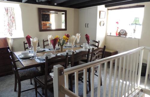 Iddesleigh House | The Cottage on the Green
