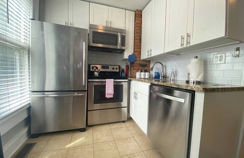 Victorian Village House | The Cottage | Parking + Private Patio + Fast WiFi