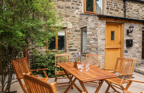 Hayfield Cottage | THE COTTAGE, pet friendly, character holiday cottage in Hayfield