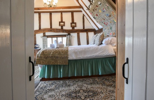 Woodbridge Cottage | THE COTTAGE, ROBIN'S NEST, pet friendly, with open fire in Woodbridge