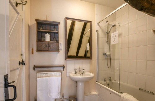 Woodbridge Cottage | THE COTTAGE, ROBIN'S NEST, pet friendly, with open fire in Woodbridge