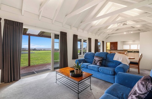 Owhata House | The Cottage - Rotorua Holiday Farmstay