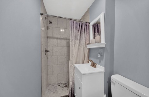 North Chesterfield Apartment | The Cottage Studio - 6 with WiFi and AC in brilliant Richmond