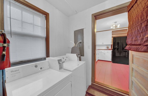 North Chesterfield Apartment | The Cottage Studio - 6 with WiFi and AC in brilliant Richmond