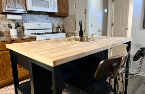 South Overton Apartment | The Cottage Tavern- w Smoothie's Bar NR Tech