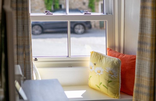 Worton House | The Cottage - Two Bedroom House, Sleeps 4