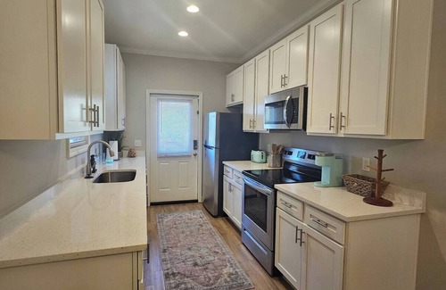 Midland City Cottage | The Cottages 2 2BR2BA Dothan Pet Friendly Gorgeous Pool, Pickle Ball court, Gym